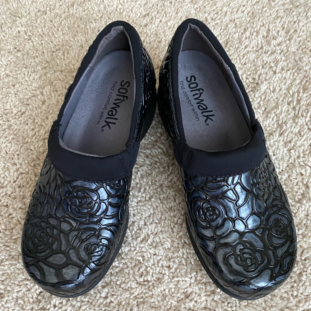 Black Rose Softwalk clogs NWOT
